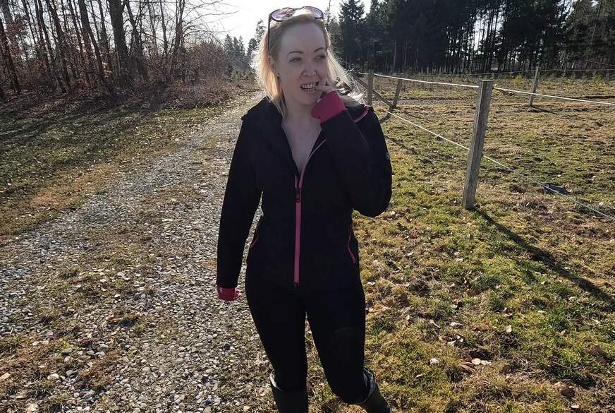 Lea-kirsch: PUBLIC Reiterhof F**kSKANDAL! Stallj***e s*****t mir ohne Gummi in die Reiterm*****n F***e!