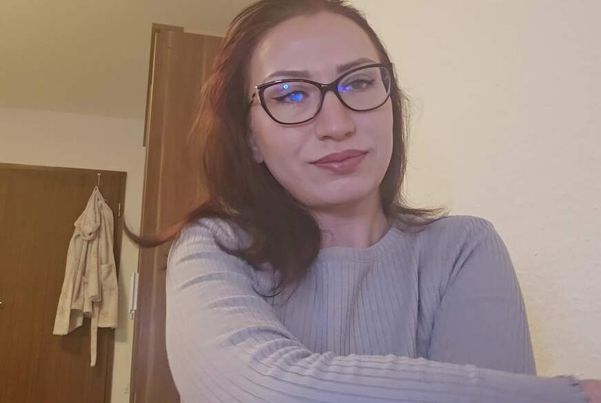 ElenaVoss: Kein S*****z war da, also hab ich selber Vibrator angelegt