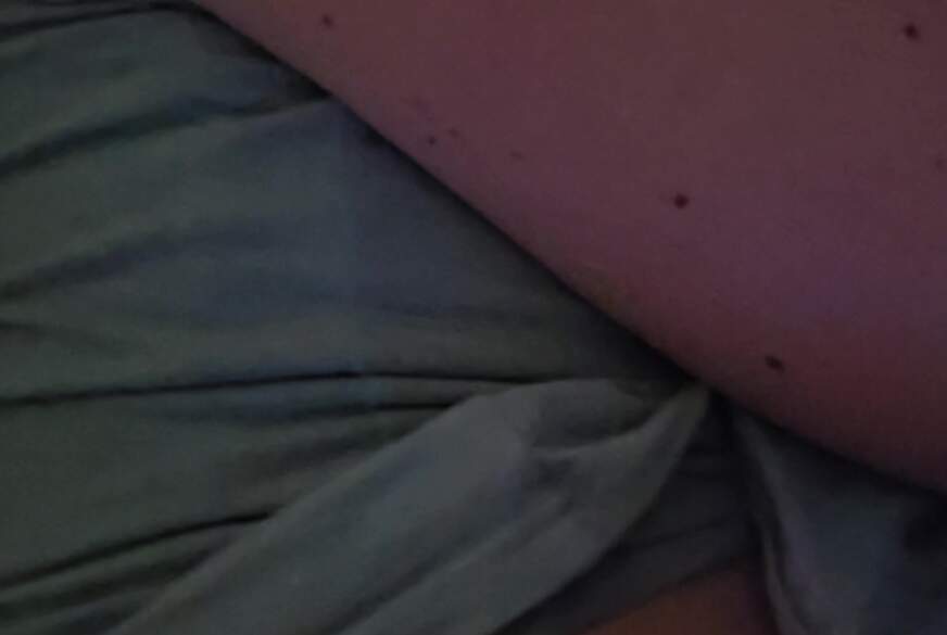 Sehe mir zu wie ich g*****t werde von LaraLou