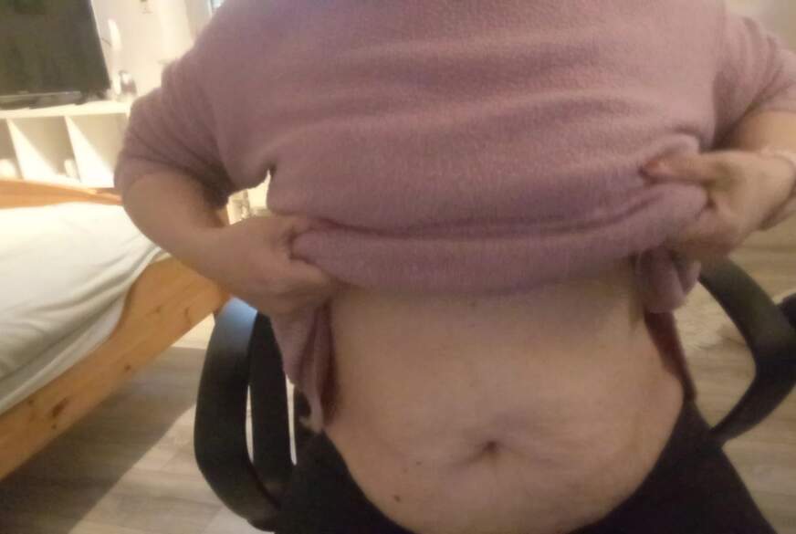 Sexypaar3947: Auf dem Bürostuhl