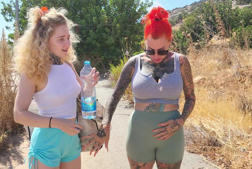 MaryJane-Auryn: Zwei geile P********n machen sich gegenseitig n**s!