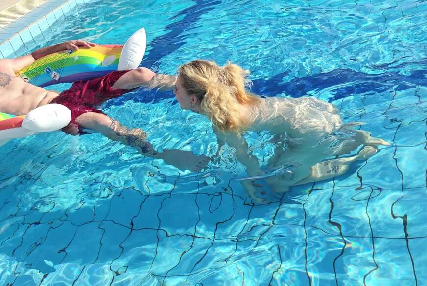 MaryJane-Auryn: H******e Public QUICKIE! Ich muss alles brav schlucken!