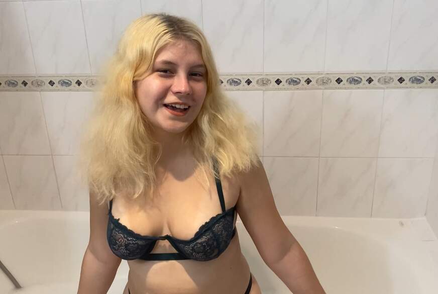 Mega Orgasmus in der Wanne von ShiraXo