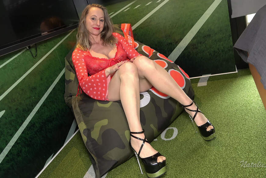 NatalieAlba: Eine nackte Überraschung