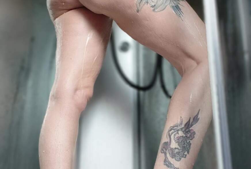 Dildospaß unter der Dusche von Dalaria