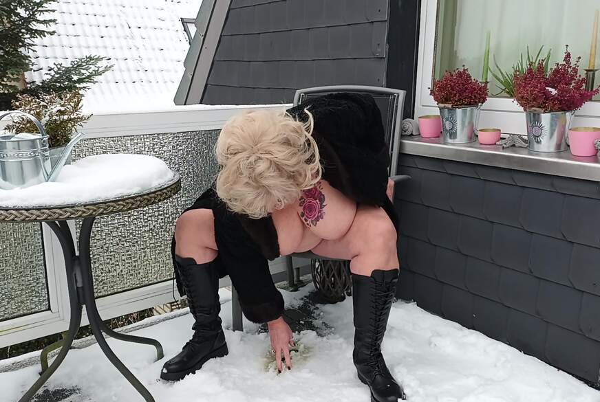 HotSilli152: Voll in den Schnee g*****t