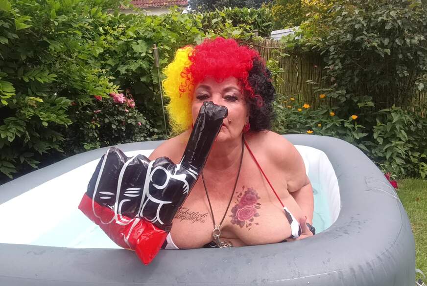 HotSilli152: Schwarz, rot, geil