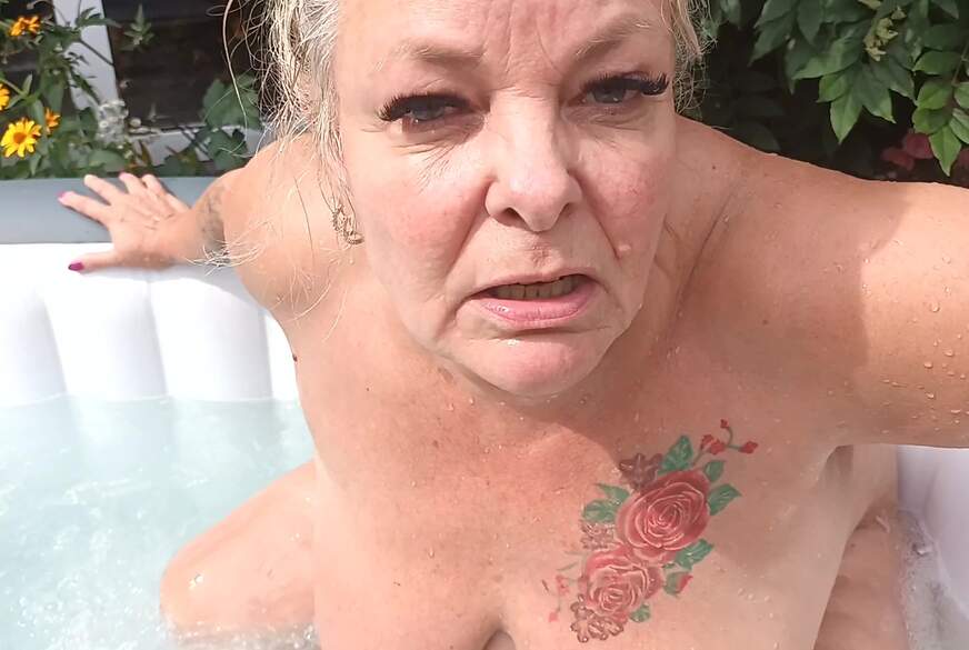 HotSilli152: Ich hab die F****e voll