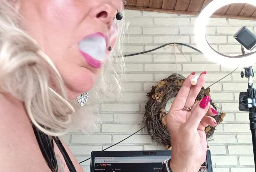 HotSilli152: Deep T****t S******e