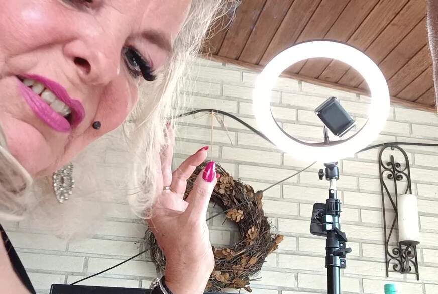 HotSilli152: Deep T****t S******e