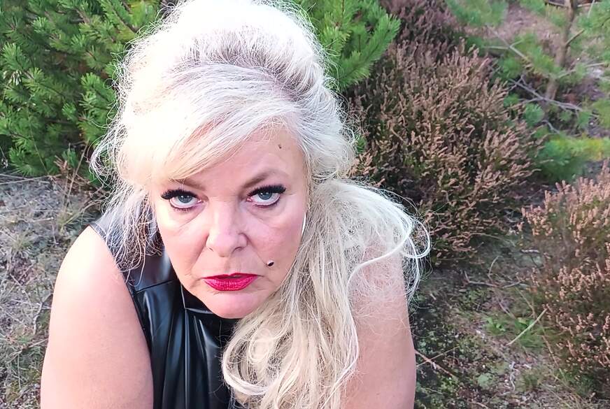 HotSilli152: Sloppy B**wjob Outdoor