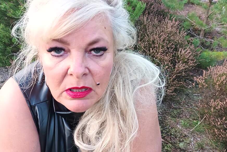 HotSilli152: Sloppy B**wjob Outdoor