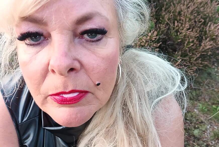 HotSilli152: Sloppy B**wjob Outdoor