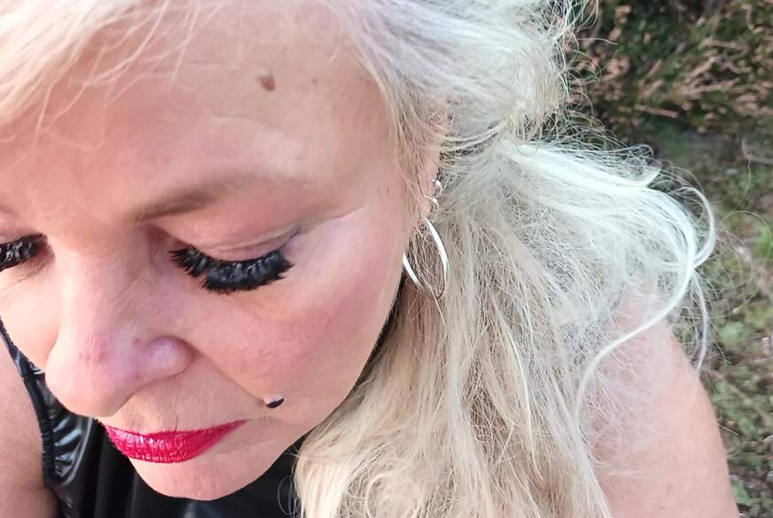 HotSilli152: Sloppy B**wjob Outdoor