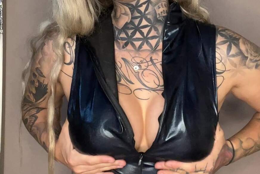 HotFeli: W***s deinen S*****z für mich, während deine Alte neben dir schläft
