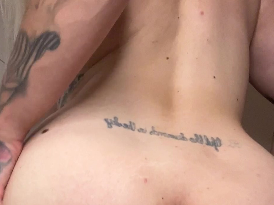 Teil 3

Schau zu, wie der XXL Dildo von hinten in meine nasse Pussy gleitet  