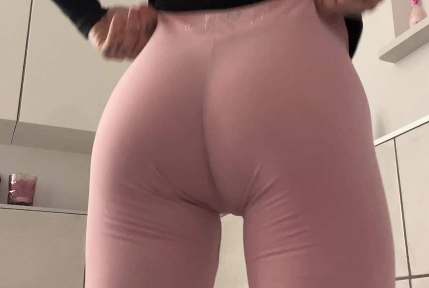 HotFeli: In rosane halb durchsichtige Leggings p****n