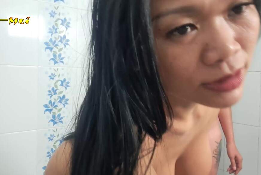 Sue-Mei: Sue-Mei - Das Mädels oft zu zweit aufs K*o gehen kennst du - aber auch zusammen duschen?