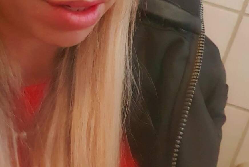 TiffanyWet: PUBLIC SB! Auf dem Autobahnrastplatz abg*******t!!!
