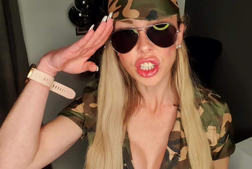 TiffanyWet: Stillgestanden! Dominante Soldatin befiehlt dir wie du zu w****n hast!!!