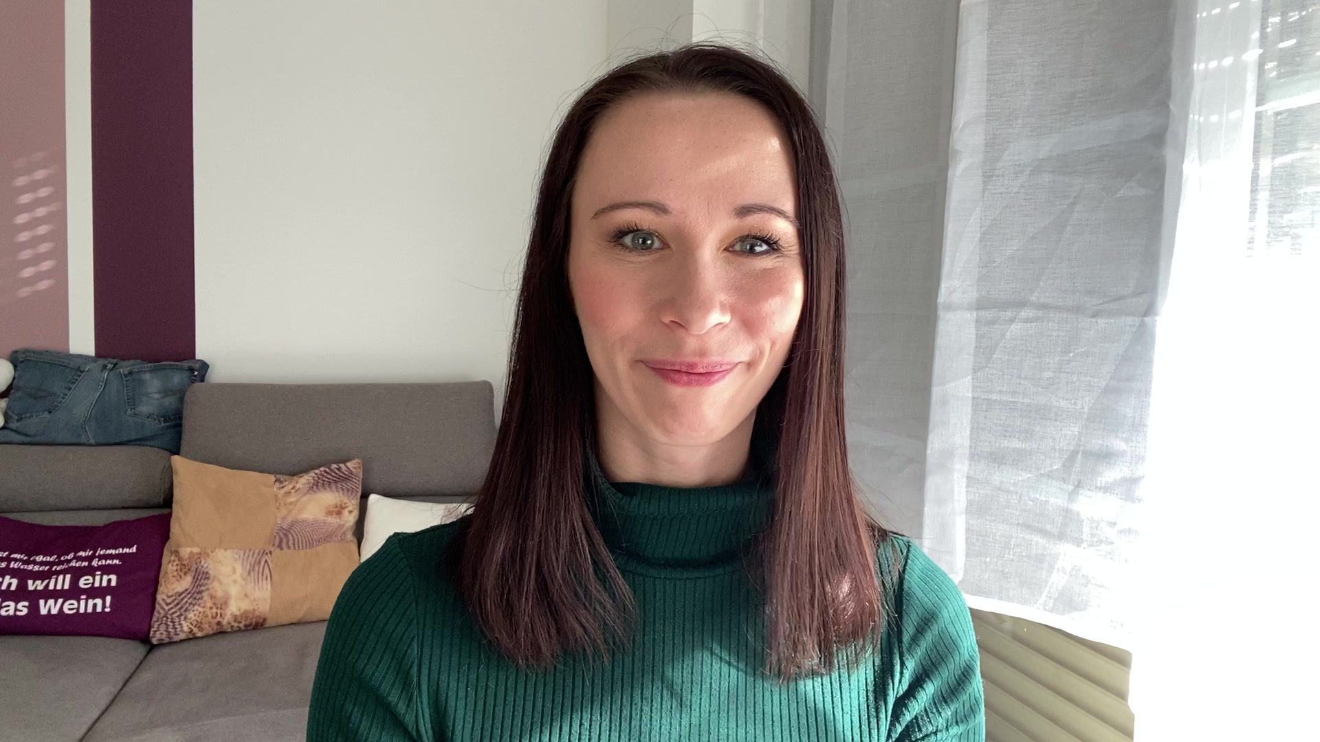 Jetzt will ich wissen! Der neue Wirbelwind hallo bin Ronya!! So nun bin ich auch hier und will mal die ganze Sache hier selbst mal versuchen. Hab von einer Freundin schon viel von hier gehört was sie hier so erlebt hat und Leute kennen gelernt hat. Habe bemerkt das seit dem sie hier war viel offener und freier geworden ist. Na ja und jetzt dachte ich mir einfach mal das versuche ich jetzt auch mal und lasse das auf mich zu kommen.