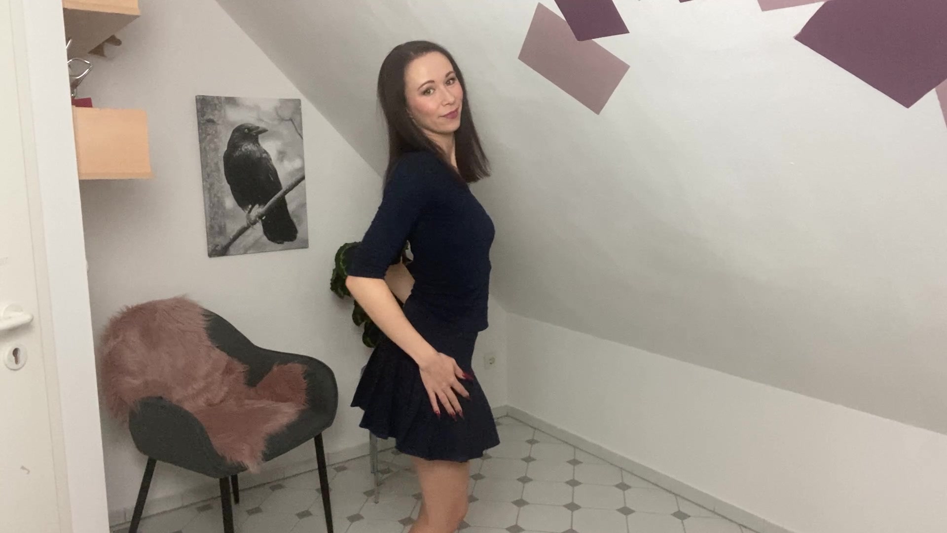 Ich bin total stolz den schritt gemacht zu haben mich das getraut habe. Na ja gar nicht so leicht wie ich dachte sich vor einer laufenden Kamera aus zu ziehen. Mein Herz pochte bis zum Hals ich war so unglaublich nervös, ich dachte zischen durch schon fast ich schaffe das nicht. Aber jetzt wo ich es dann doch getan habe finde ich das Gefühl so toll. Ich bin so gespannt was ich hier noch alles erleben werde und was ich mich noch alles trauen werde.