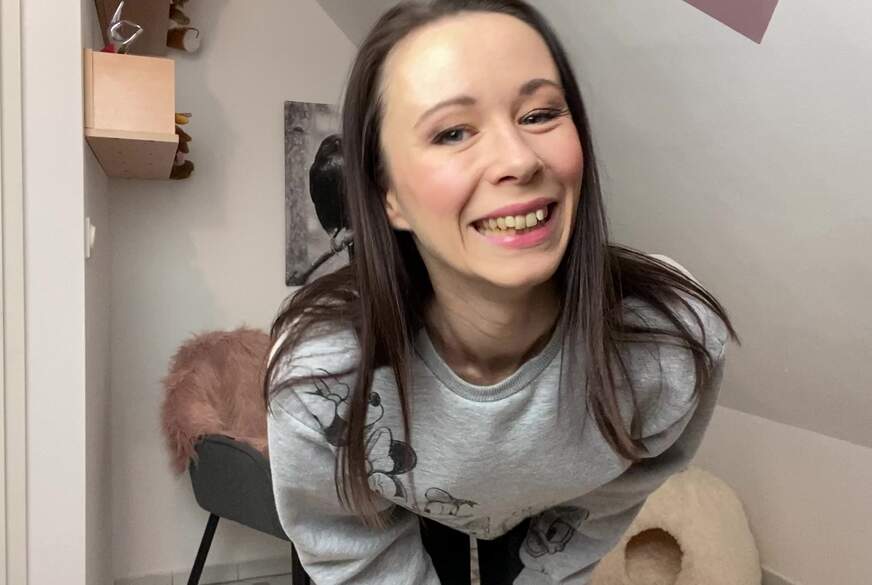 Ronya-Rabe: Wenn das die Dorfgemeinde erfährt! Nackt auf einer SexSeite!