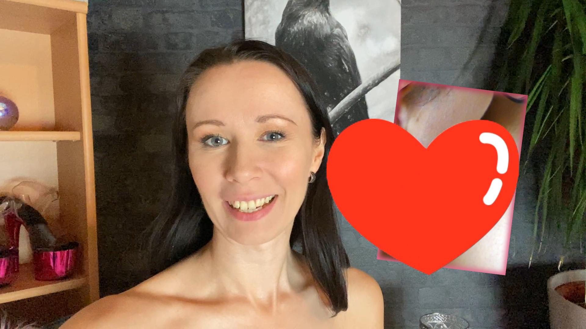 Als ich diesen Videowunsch gelesen habe, wusste ich gleich, das ist genau das, was ich als nächstes machen will!
Schließlich liebe ich es von einer akrobatischen Zunge verwöhnt zu werden. ich musste musste meine Geilheit ganz schön zurückhalten, weil ich nicht schon zu Beginn des Videos kommen wollte! Am Ende hat sich meine Pussy aber über Ihren verdienten Höhepunkt gefreut und du bist GANZ NAH DRAN! 
Schreib mir in die Kommentare, ob es nah genug für dich war!