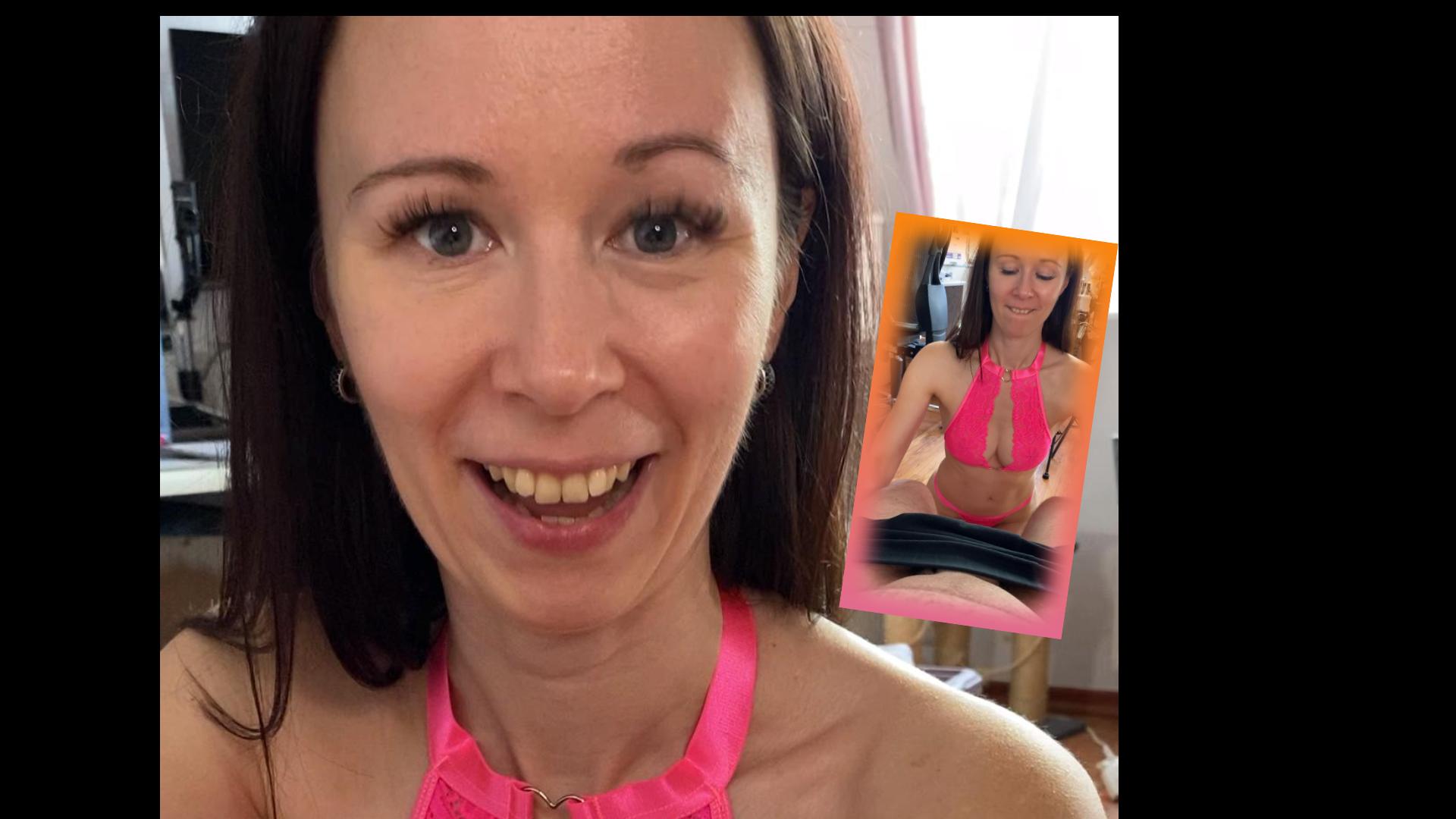 Eigentlich habe ich mit meinem Nachbarn abgesprochen ein geilen Handjob und Blowjob Video zu machen. 
Ich hatte allerdings ein paar Überraschungen für ihn vorbereitet, die ihm das Vergnügen noch viel intensiver gestalten sollten. 
Am Ende habe ich seinen Schwanz mit meiner engen Pussy verwöhnt, bis er seinen Liebessaft tief in mir abgespritzt hat! Gefällt es dir, wie es aus meiner geilen Pussy raustropft?