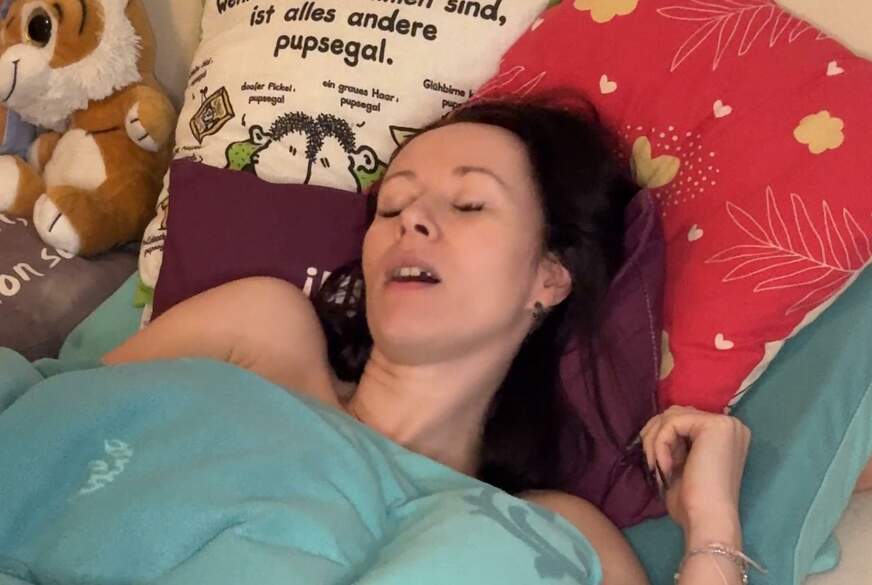Aufgewacht nach Sextraum  Orgasmus vor dem Aufstehen von Ronya-Rabe