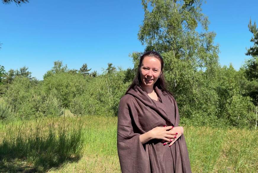 Ronya-Rabe: Sexy Schmiedin Ronya b***t geilen Mittelalter-S*****z!