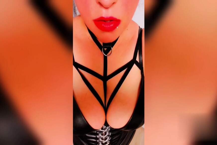 Spitting von Pornopuppe von LadyDomisa pic1