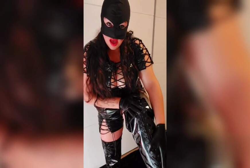 LadyDomisa: Bist du ein devoter S****zkopf?