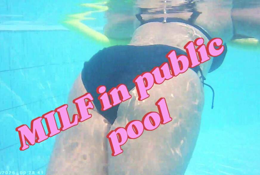 NATURAL-WOMAN: Mit BIKINI im öffentlichen Pool