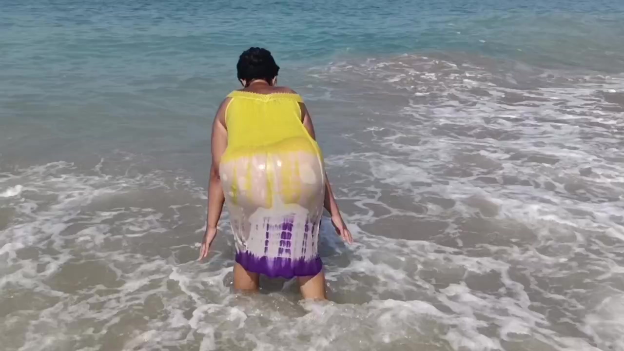 Geil am Strand mit GESICHT und Body Hier hast du die seltene Gelegenheit mein Gesicht zu sehen, außer im chat.