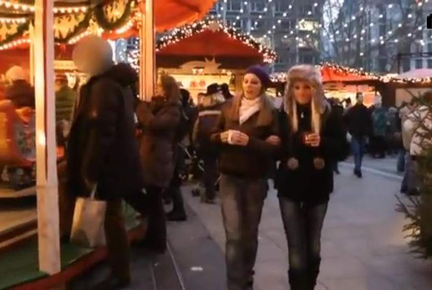 2 frivole F***en aufm Kölner Weihnachtsmarkt von sexyjacky pic4