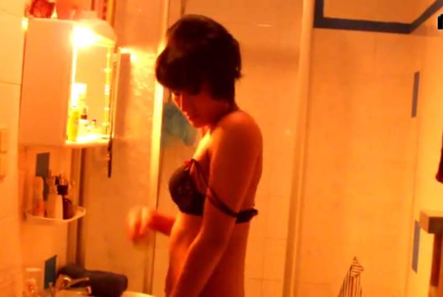 TS-Princess-Paris: Ich unter der Dusche Part 1
