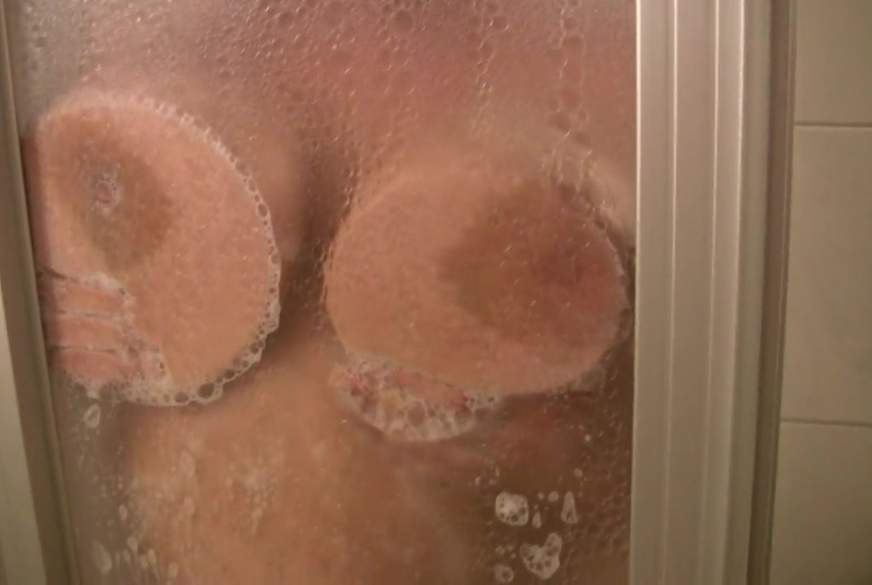 Gequetschte E***r von MaraBoobs pic1