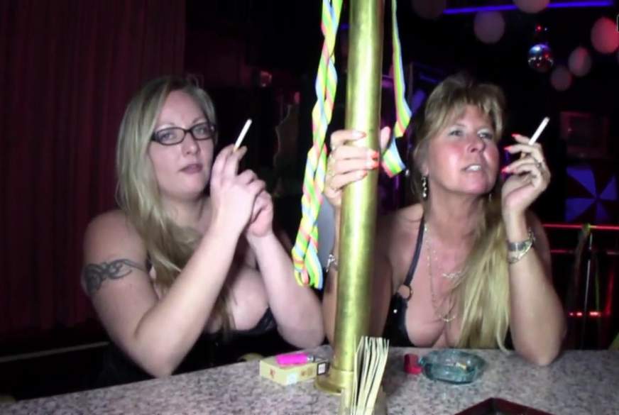 MaraBoobs: 2 geile Rauch-L**er