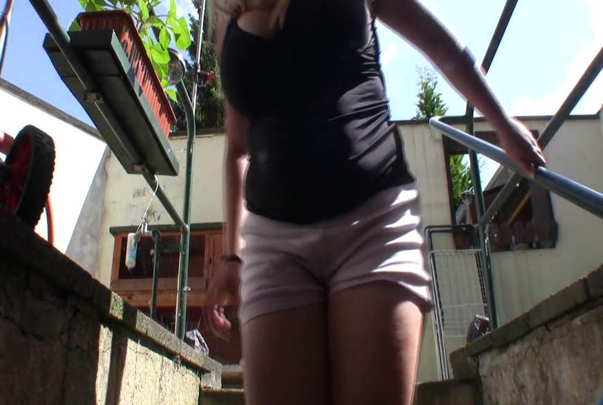 P***ed Shorts von MaraBoobs pic4