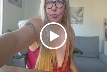 Hier kommt alles in geil: rote Lippen, dicke Titten wackeln bei jedem Stoß, geile Löcher nass & bereit, mein feinster Dirty Talk nonstop,