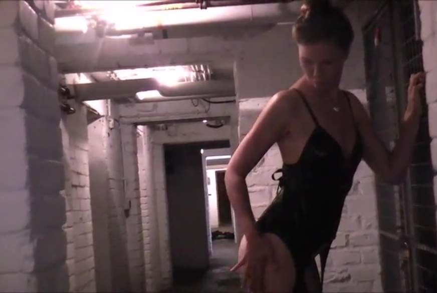 LaraColada: Posing in Wetlook S***ps-Set