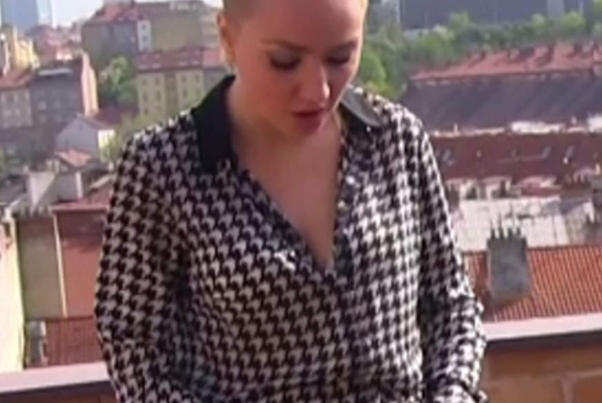 Nein es regnet nicht, das ist die geile P***e! von Blonde-Babes