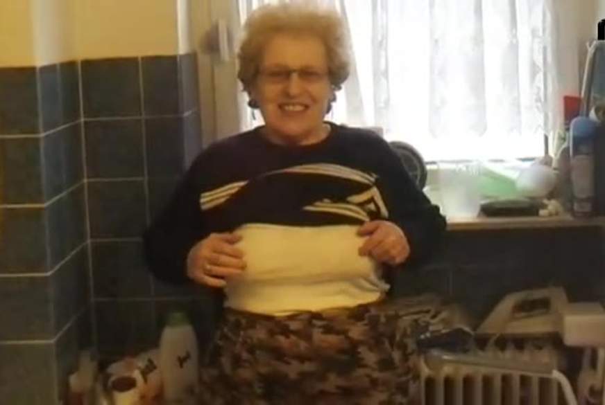 Heisseoma: Im Badezimmer g*****t