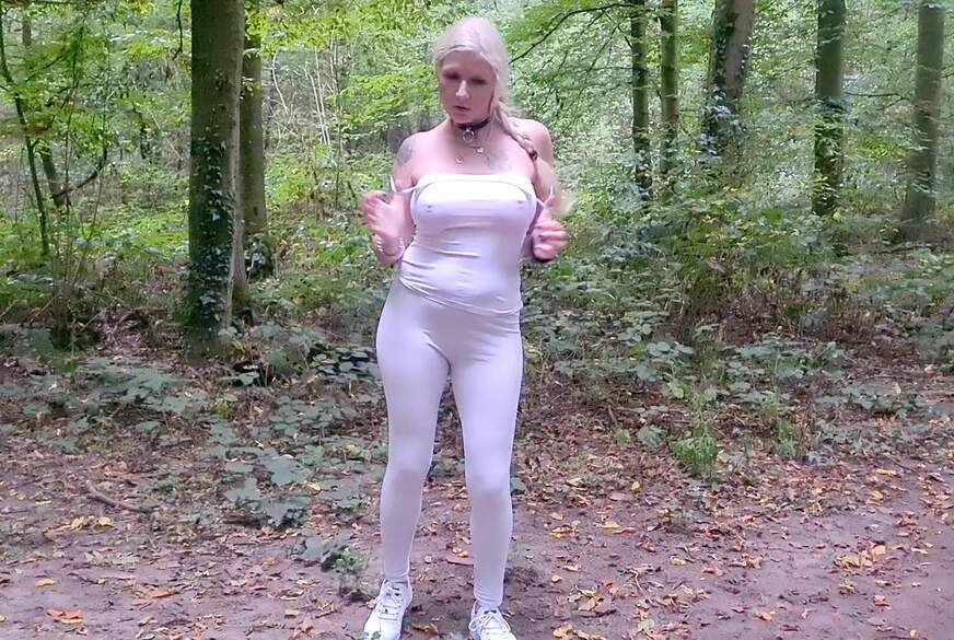 JuleRoxxX: Alleine im Wald