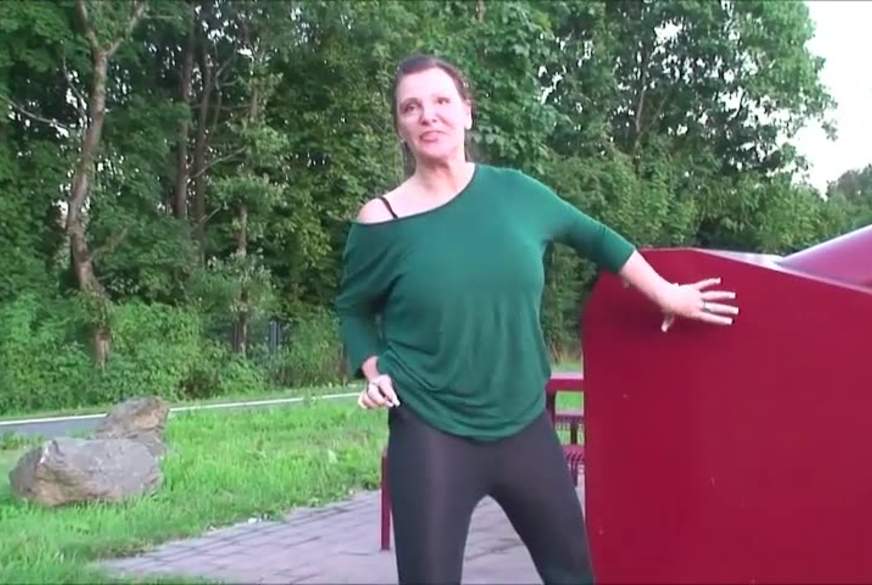 jillsummer: public  p**s auf dem rastplatz a45