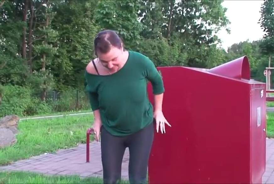 jillsummer: public  p**s auf dem rastplatz a45