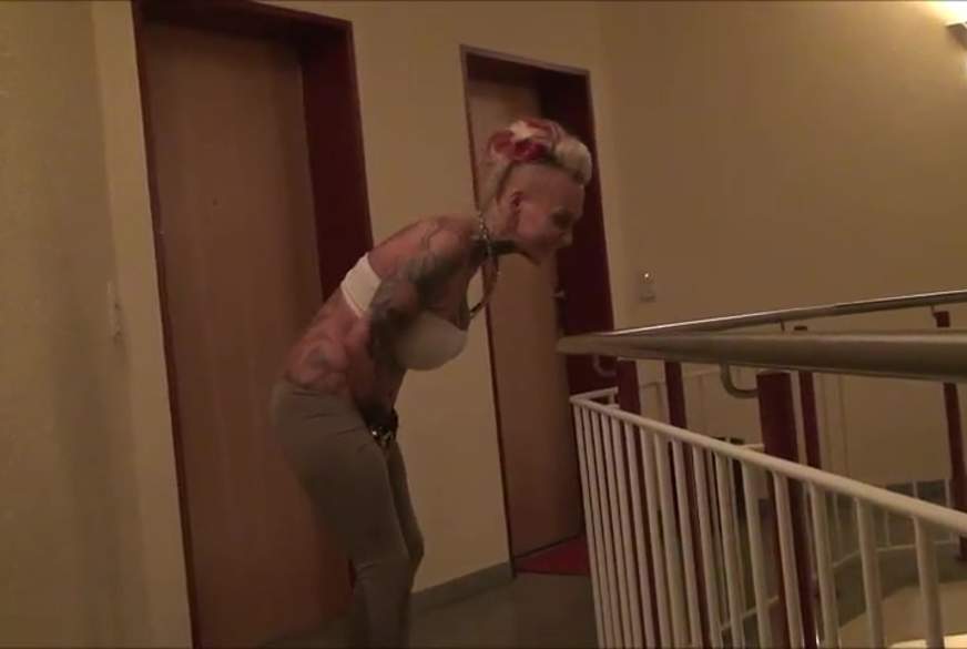 In den Flur g*****t von Kitty-Core pic4