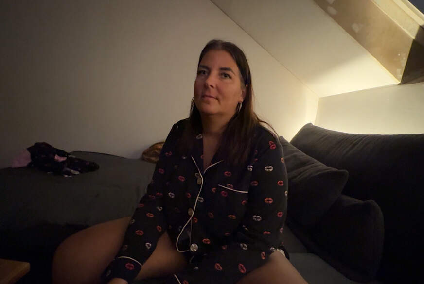 Nina-Nice: E***********g! Users erster Pornodreh! Footjob mit S****aschleck!