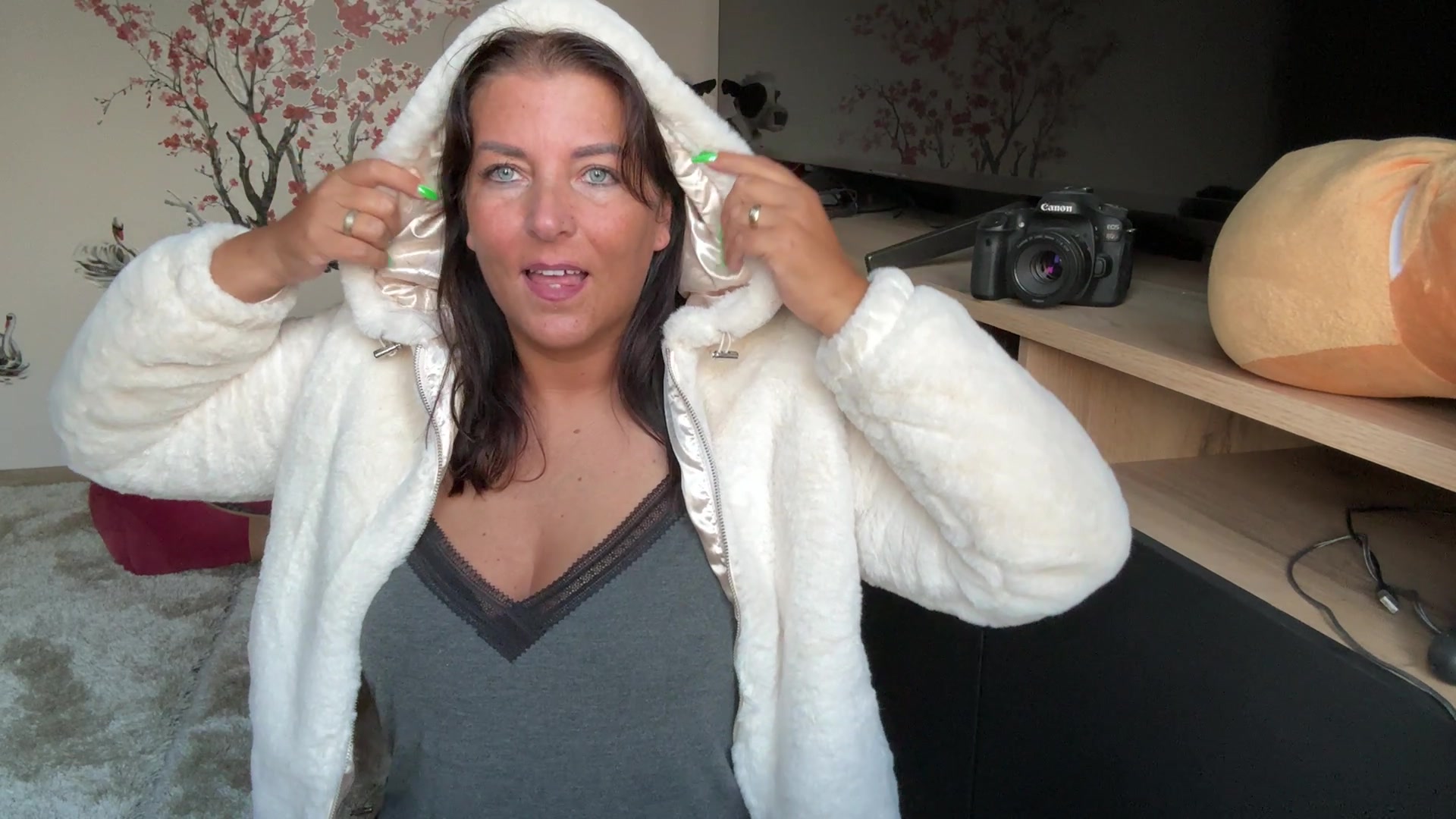 Megaflauschig!!! Fleecejacken Dirty Talk und Abspritz-Wichscountdown! Ich weiß, wie du diese weiße Fleecejacke magst, du stehst so drauf, ich merks.Ich pose extrem darin für dich,damit du auch alles siehst! Und ich erzähle dir dabei dreckige Dinge und zähle dann im geilen Wichscountdown runter, wann du abspritzen darfst. #dirtytalk #Fleecejacken #fleecejacke #AbspritzCountdown #Wichscountdown